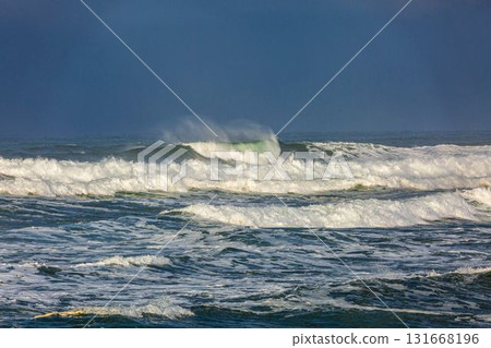 Rising sea of the Japan Sea 131668196