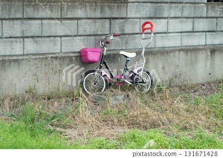 非法丟棄兒童自行車 131671428