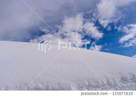 雪和天空 131671610
