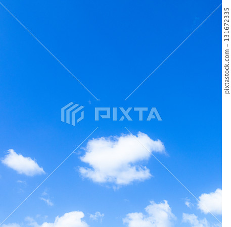 清新的藍天和白雲的簡單風景 清新的藍天和白雲的簡單風景 131672335