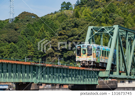 The Tenryu Hamanako Railway and the Tenryu River riverbed in Hamamatsu City (Shizuoka Prefecture) The Tenryu Hamanako Railway and the Tenryu River riverbed in Hamamatsu City (Shizuoka Prefecture) 131673745