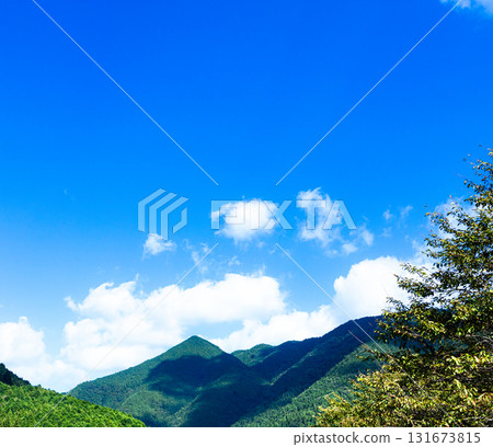 A simple landscape of blue skies and mountains in Kamikawa Town, Hyogo Prefecture A simple landscape of blue skies and mountains in Kamikawa Town, Hyogo Prefecture 131673815