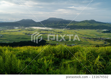 從阿蘇山俯瞰城市 131674502