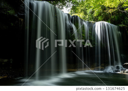 The fantastical Nabegataki waterfall illuminated by light, Aso, Kumamoto 131674625