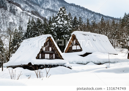 Snow-covered houses in Ainokura Gassho-style village in Gokayama Snow-covered houses in Ainokura Gassho-style village in Gokayama 131674749