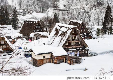五簇山白雪皚皚的相倉合掌村 131675109