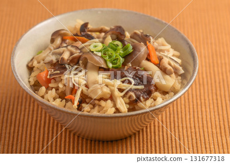 Autumn taste mushroom rice 131677318