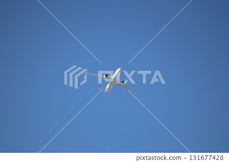 飛機準備降落 飛機準備降落 131677428