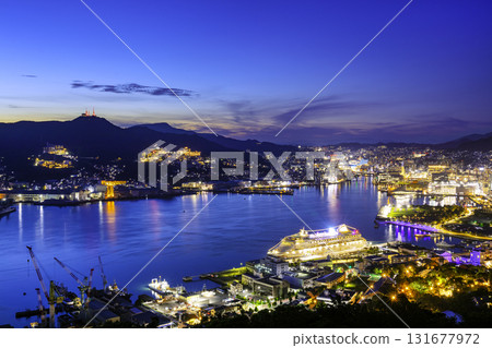 Nagasaki's beautiful night view, recognized as one of the world's new top three night views (Mt. Nabekanmuri, Nagasaki City, Nagasaki Prefecture) Nagasaki's beautiful night view, recognized as one of the world's new top three night views (Mt. Nabekanmuri, Nagasaki City, Nagasaki Prefecture) 131677972