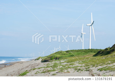 藍天下的風力發電（靜岡縣御前崎市） 131678191