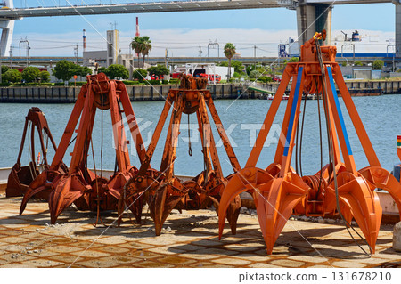 Grab buckets for port work Heavy machinery lined up on the quay at Nagoya Port Grab buckets for port work Heavy machinery lined up on the quay at Nagoya Port 131678210