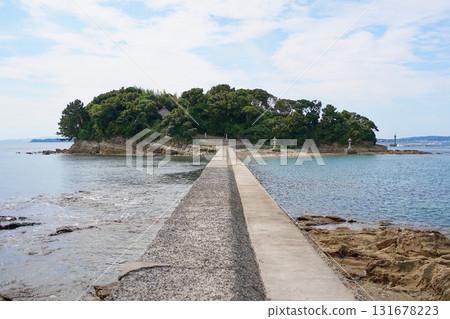 A beautiful composition created by the road to Tsutsushima, Sakushima Island, Aichi Prefecture 131678223