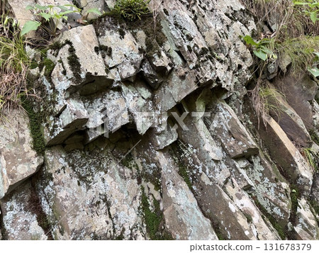 近距離觀察柱狀節理 131678379