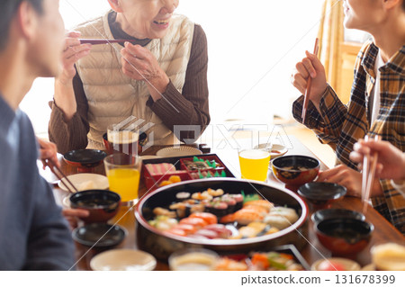 New Year's dinner with my family and grandma who returned home 131678399