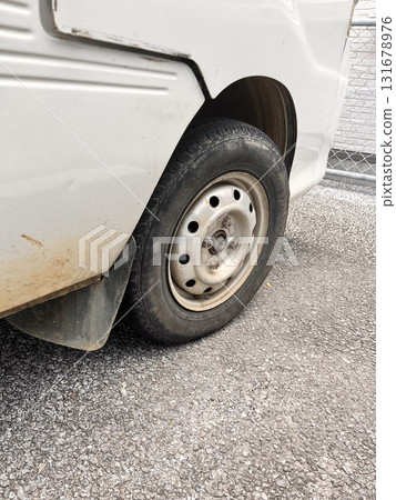 更換舊輪胎的時間 更換舊輪胎的時間 131678976