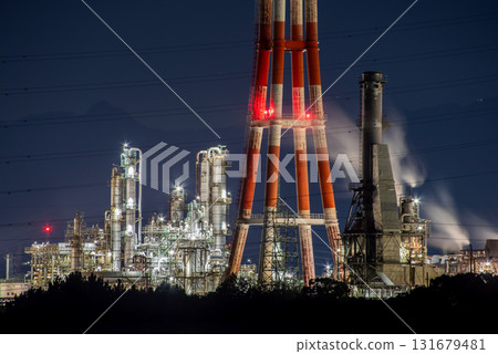 四日市工廠的夜景（從燒津碼頭看到的鹽濱地區、昭和四日市製油廠） 131679481