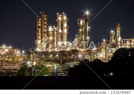 四日市工廠的夜景(從燒津碼頭看到的鹽濱地區、昭和四日市製油廠) 四日市工廠的夜景(從燒津碼頭看到的鹽濱地區、昭和四日市製油廠) 131679487