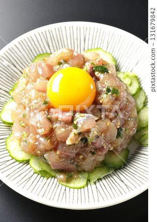 在黑色背景下拍攝的西班牙鯖魚韃靼 131679842