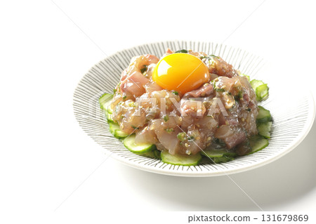 白色背景下拍攝的西班牙鯖魚韃靼 131679869