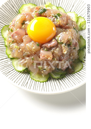 白色背景下拍攝的西班牙鯖魚韃靼 131679903