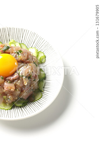 白色背景下拍攝的西班牙鯖魚韃靼 131679905