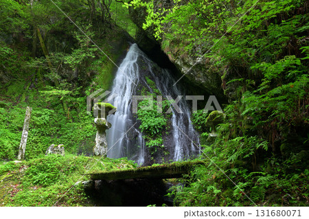 不動尊瀑布（京都府南丹市美山町） 131680071