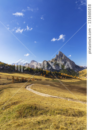 Autumn landscape in Strada Regionale delle Dolomiti, Cortina d'Ampezzo Autumn landscape in Strada Regionale delle Dolomiti, Cortina d'Ampezzo 131680858