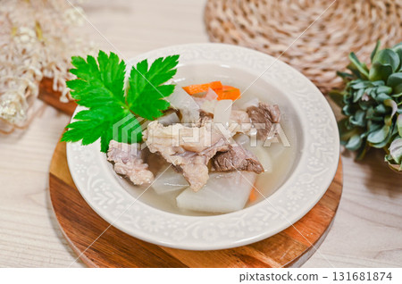 Beef tendon clear soup Beef tendon clear soup 131681874