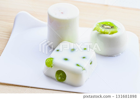 簡易甜點：水果牛奶瓊脂 131681898