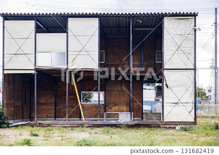 Prefabricated house demolition work 131682419