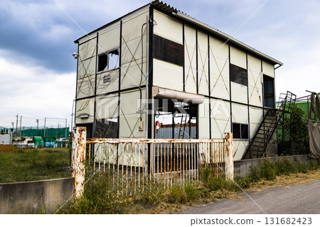 Prefabricated house demolition work 131682423