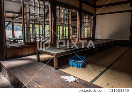 The remains of a closed inn in a hot spring town The remains of a closed inn in a hot spring town 131683369