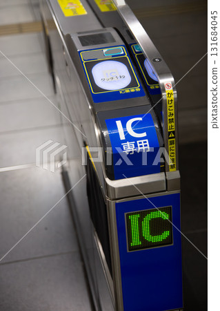 可與 IC 卡讀取器相容的自動檢票機 131684045