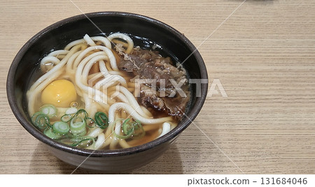 在火車站台上吃的耐力烏龍麵 131684046