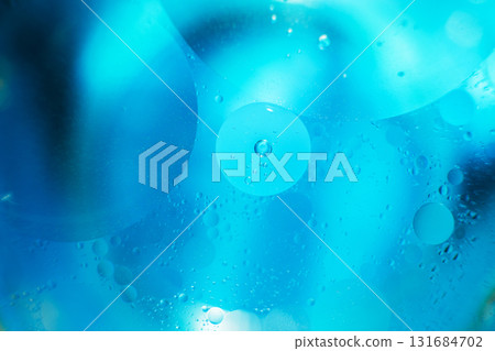 Oil bubbles close up. circles of water macro. abstract light blue background 131684702