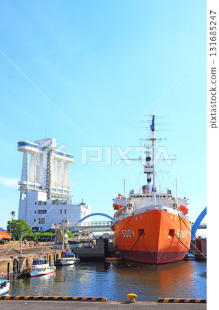 愛知縣名古屋市的名古屋港大樓和南極考察船富士號的景色 131685247