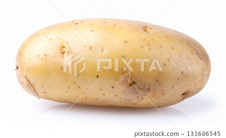 白色背景中帶皮的一個土豆 白色背景中帶皮的一個土豆 131686545