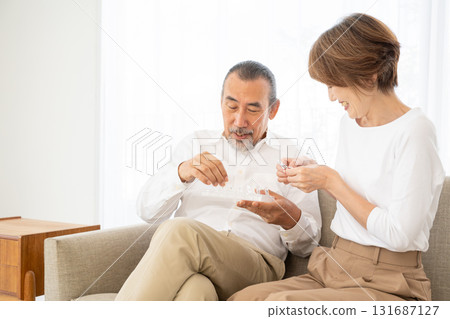 吃藥的老人 131687127