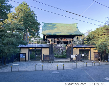 The historic gate of Gotokuji Temple, famous for its beckoning cat 131691430
