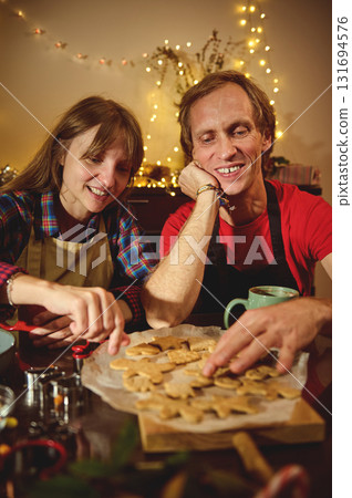 Cozy Christmas Baking With Friends: Warm Cookies and Festive Lights in a Home Kitchen 131694576