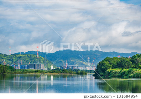 大阪府高槻市新名神高速公路建設中的淀川秋色 大阪府高槻市新名神高速公路建設中的淀川秋色 131694954