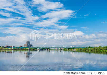 大阪府淀川的秋色，枚方橋的景色 131694958