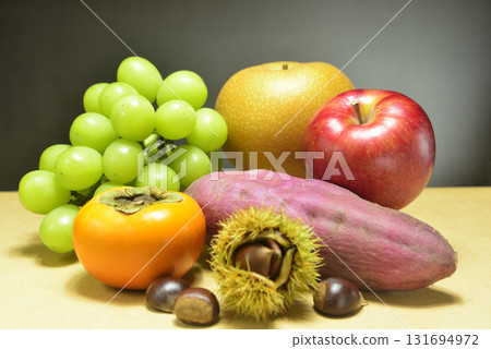 秋季食物:蔬菜和水果 秋季食物:蔬菜和水果 131694972