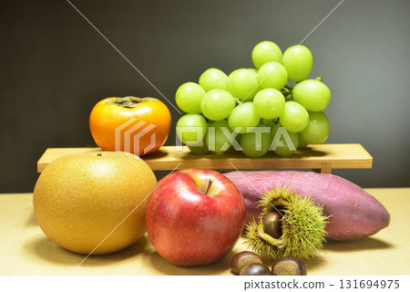 Autumn Foods: Vegetables and Fruits 131694975