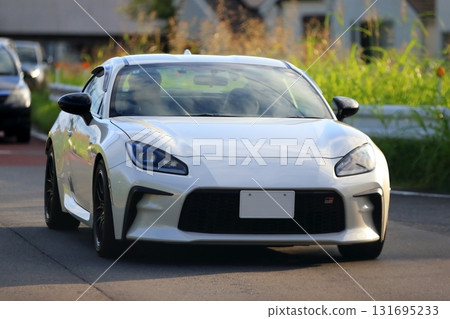 白色國產跑車形象 131695233