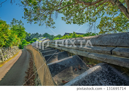 京都府龜岡市千歲町毘沙門向幡殘存的土牆,宛如古裝劇中的場景。 京都府龜岡市千歲町毘沙門向幡殘存的土牆,宛如古裝劇中的場景。 131695714