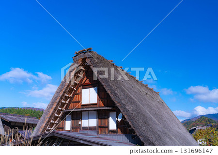 [World Heritage Site] Shirakawa-go in full autumn color [Gifu Prefecture] 131696147