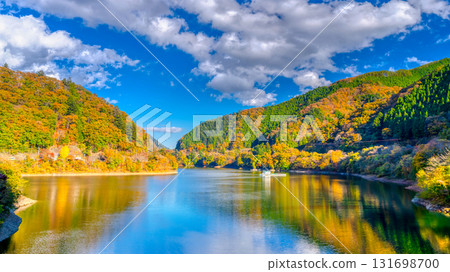 Autumn leaves at Lake Okutama in Tokyo Autumn leaves at Lake Okutama in Tokyo 131698700