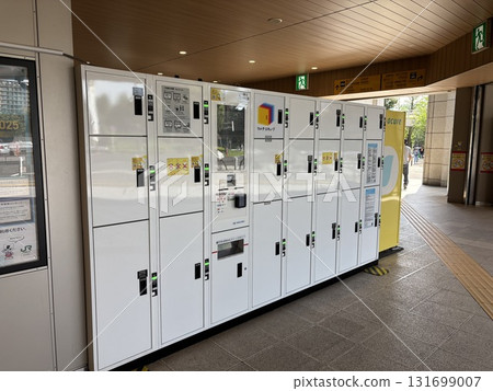 Locker in station premises 131699007