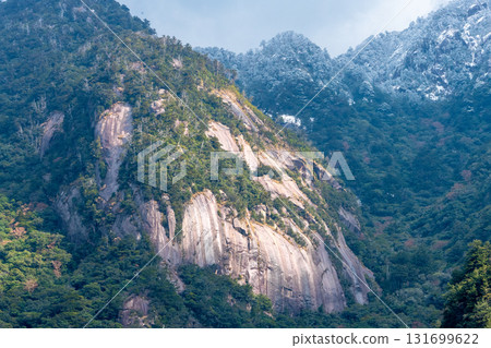 神明居住的巨大花崗岩山脈－世界遺產屋久島（冬季） 131699622